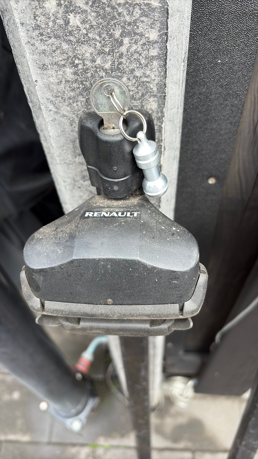 Thule dakdragers met slot, Ophalen, Gebruikt