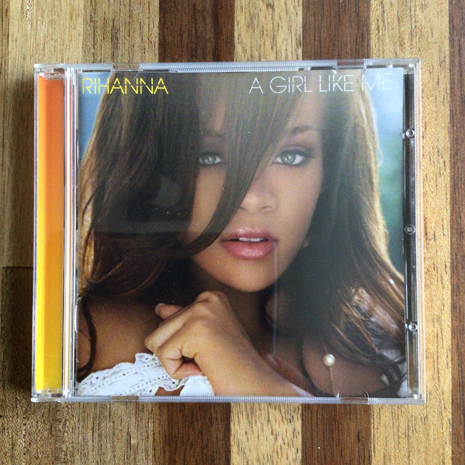 Rihanna - a girl like me  + bonus tracks, Ophalen of Verzenden, Zo goed als nieuw