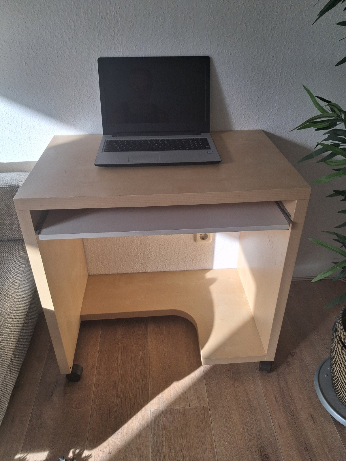 IKEA Mikael computerbureau met uitschuifblad en wieltjes, Ophalen of Verzenden