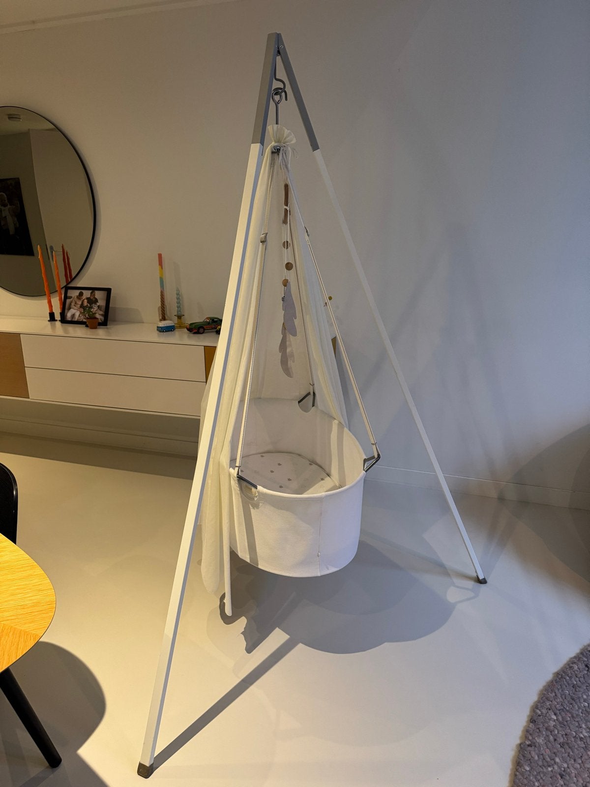 Leander hangwieg met matras, sluier en standaard, Kinderen en Baby's, Ophalen, Zo goed als nieuw, Wieg