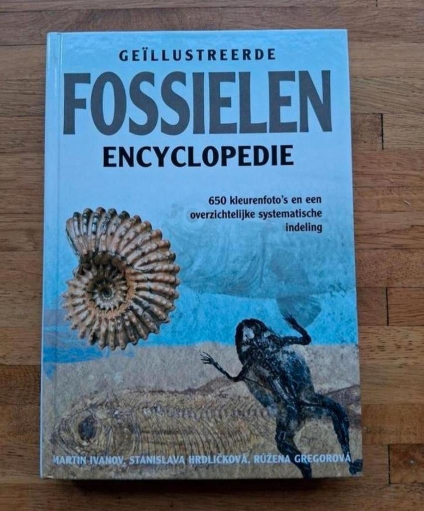 Geïllustreerde fossielen encyclopedie
650 kleurenfoto's info, Boeken, Natuur, Zo goed als nieuw, Natuur algemeen, Ophalen of Verzenden