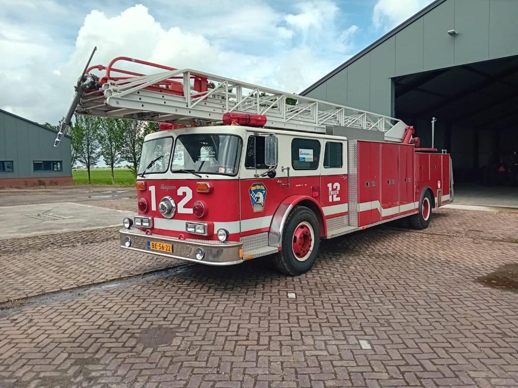 Seagrave Amerikaanse brandweerauto (Laddertruck), Auto's, Achterwielaandrijving, Overige carrosserieën, Overige bekleding, Bedrijf