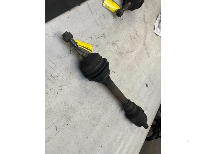Aandrijfas links-voor van een Peugeot 206, Ophalen of Verzenden, 3 maanden garantie, Gebruikt, Peugeot