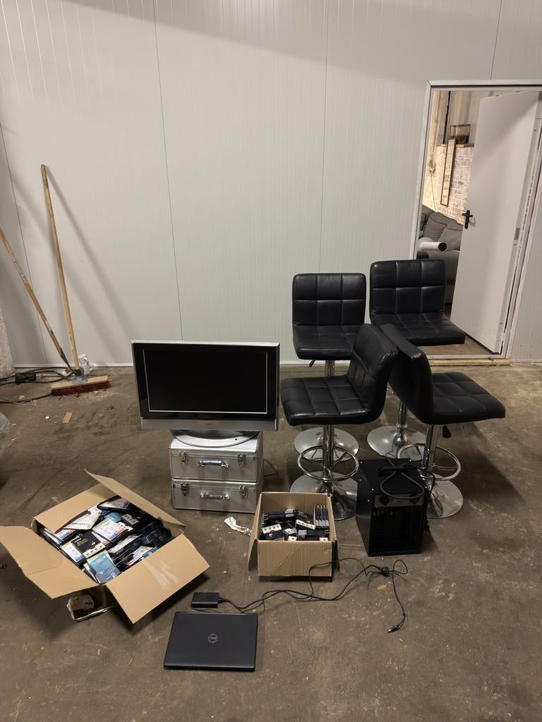 Diverse spullen: JVC TV, barstoelen, kachel, laptop, etc., Ophalen of Verzenden, Gebruikt, HD Ready (720p), Overige merken