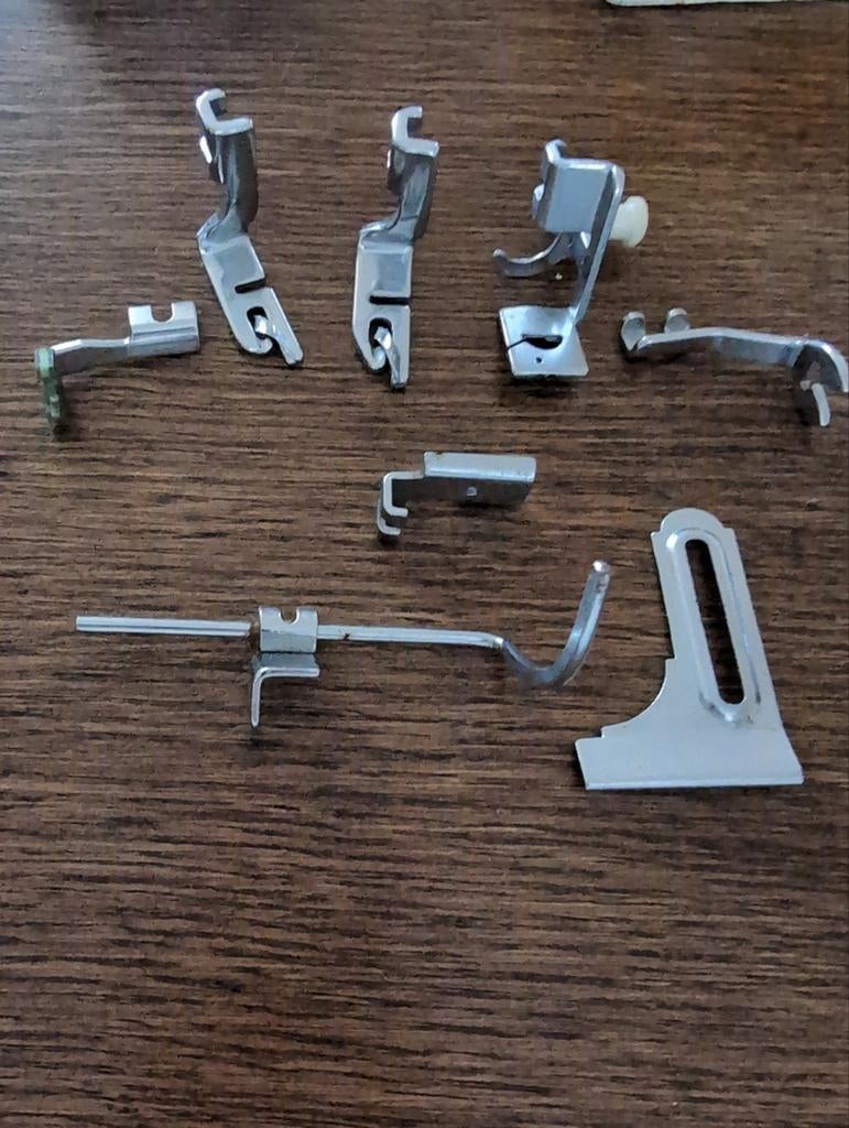 Verschillende voetjes hoge schagt, Ophalen of Verzenden, Lockmachine, Overige merken