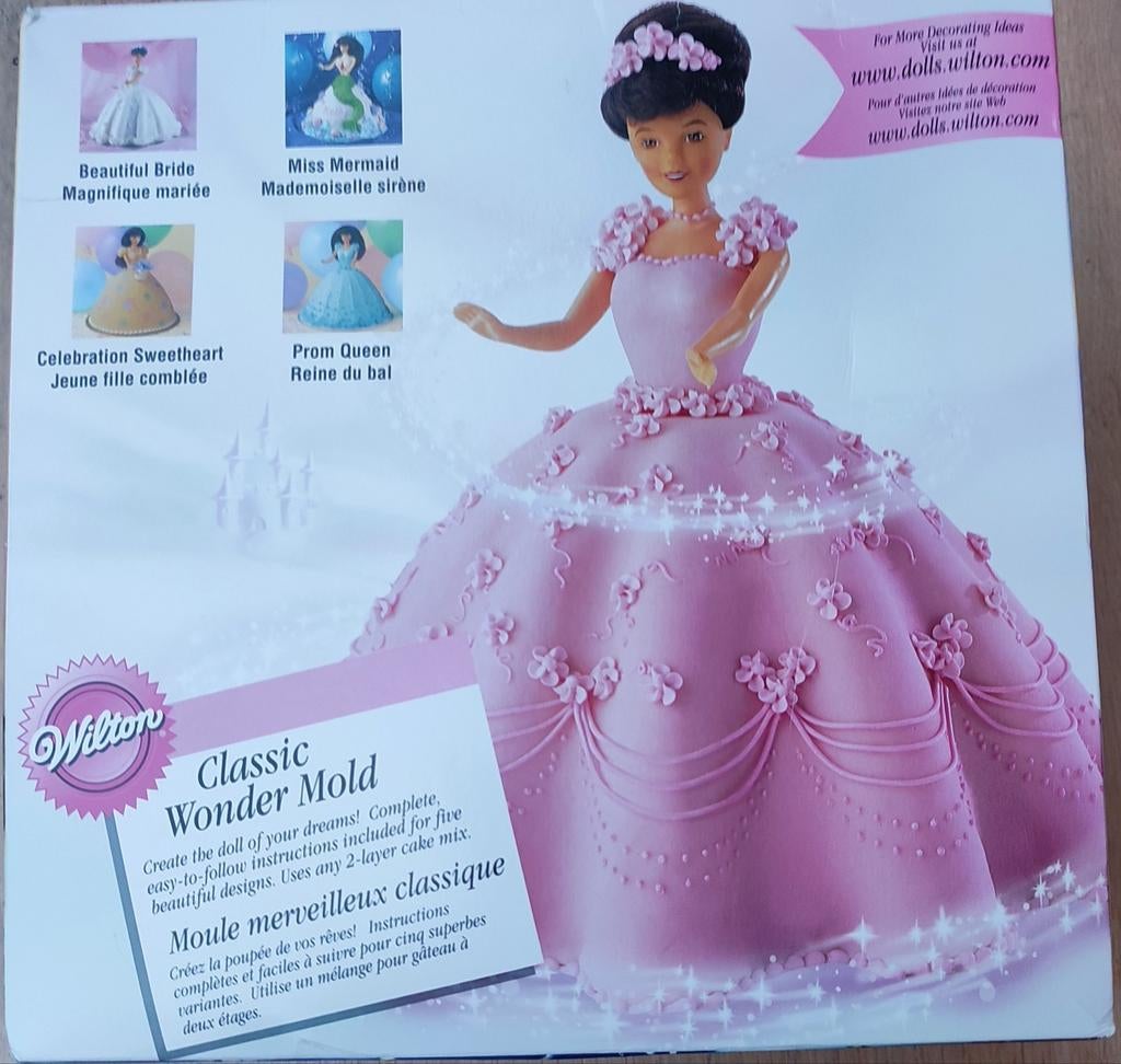 Wilton Barbie Wonder Mold Taartvorm met 2 extra Barbie's, Ophalen of Verzenden, Nieuw