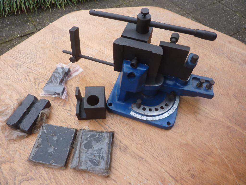 Te koop metaal/strippenbuigmachine UB 100, Ophalen of Verzenden, Nieuw