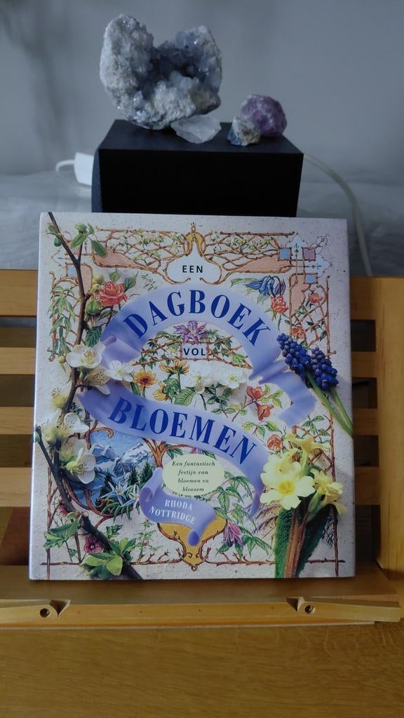 Een Dagboek Vol Bloemen - Prachtig geïllustreerd!, Boeken, Natuur, Ophalen of Verzenden, Zo goed als nieuw, Bloemen, Planten en Bomen