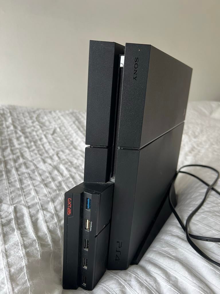 PS4 met 2 controllers, laadstation en 9 games!, Spelcomputers en Games, Spelcomputers | Sony PlayStation 4, Gebruikt, Original