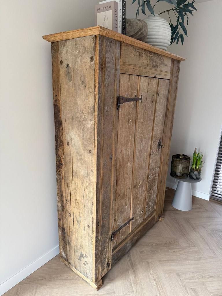 Massief houten kast  - nieuwe eigenaar gezocht, Huis en Inrichting, Kasten | Dressoirs, Gebruikt, Overige houtsoorten, 50 tot 100 cm