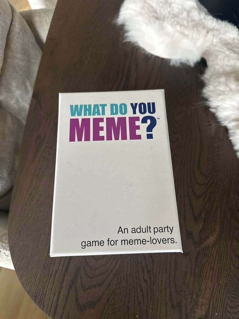 What Do You Meme? Kaartspel, Drie of vier spelers, Ophalen of Verzenden, Zo goed als nieuw