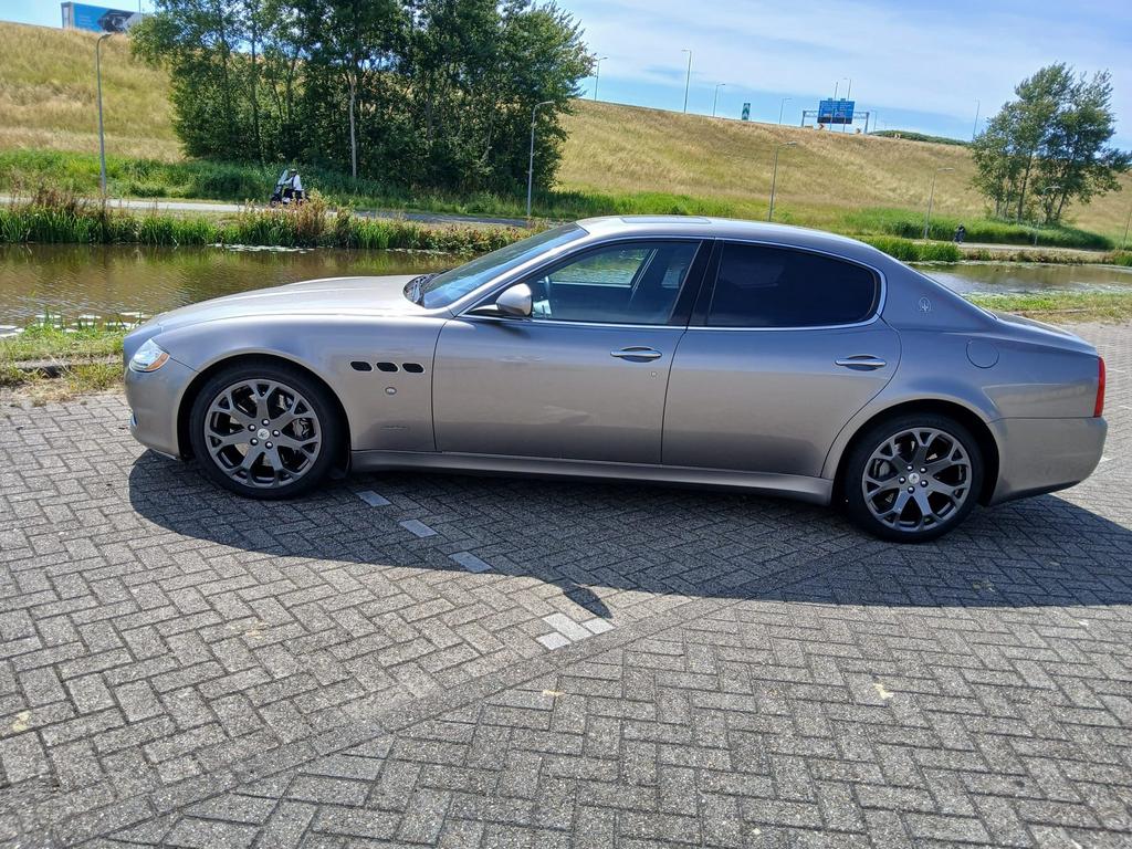 Maserati Quattroporte 4.7 V8 S 2009 Grijs, Auto's, Automaat, Achterwielaandrijving, 431 pk, USB