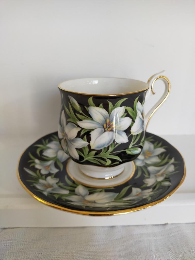 Royal Albert, provincial flowers, Madonna Lily, 1975, kop &, Antiek en Kunst, Antiek | Servies los, Ophalen of Verzenden