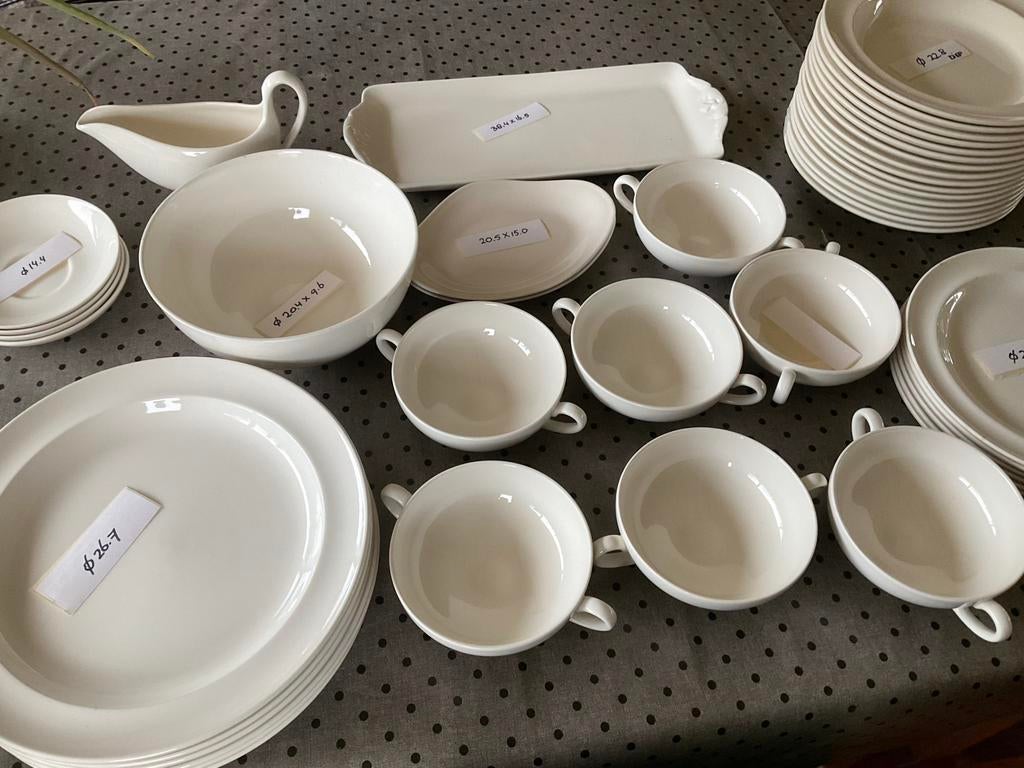 Wedgwood traditional/  DINERBORD( slechts één), Huis en Inrichting, Keuken | Servies, Gebruikt, Ophalen of Verzenden, Bord(en)