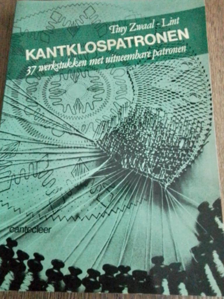37 werkstukken van kantklossen, Tiny Zwaal Lint, Hobby en Vrije tijd, Kantklossen, Ophalen of Verzenden, Zo goed als nieuw, Garen