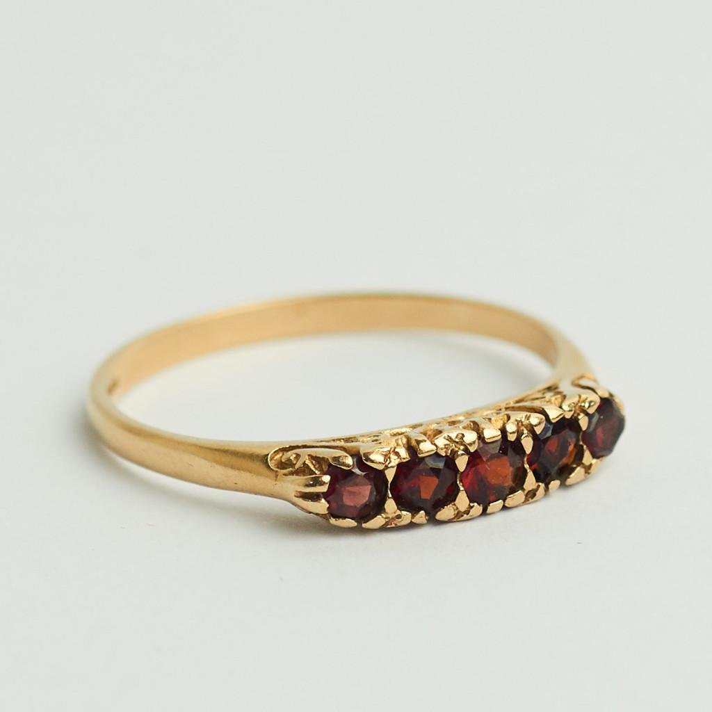 Vintage gouden ring granaat rijring 9 karaat engeland, Sieraden, Tassen en Uiterlijk, Ringen, Zo goed als nieuw, Dame, 18 tot 19