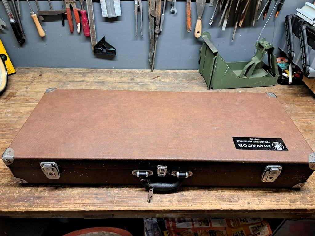 Muziekkoffer voor blaasinstrumenten met sleutels, Ophalen of Verzenden, Gebruikt, Overige instrumenten, Flightcase