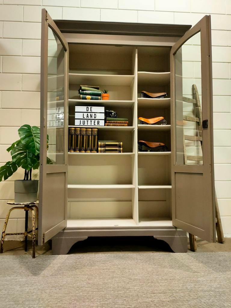 Brocante/Landelijke taupe schoolkast, Antieke winkelkast🤎, Gebruikt, 100 tot 150 cm, 200 cm of meer, Ophalen of Verzenden