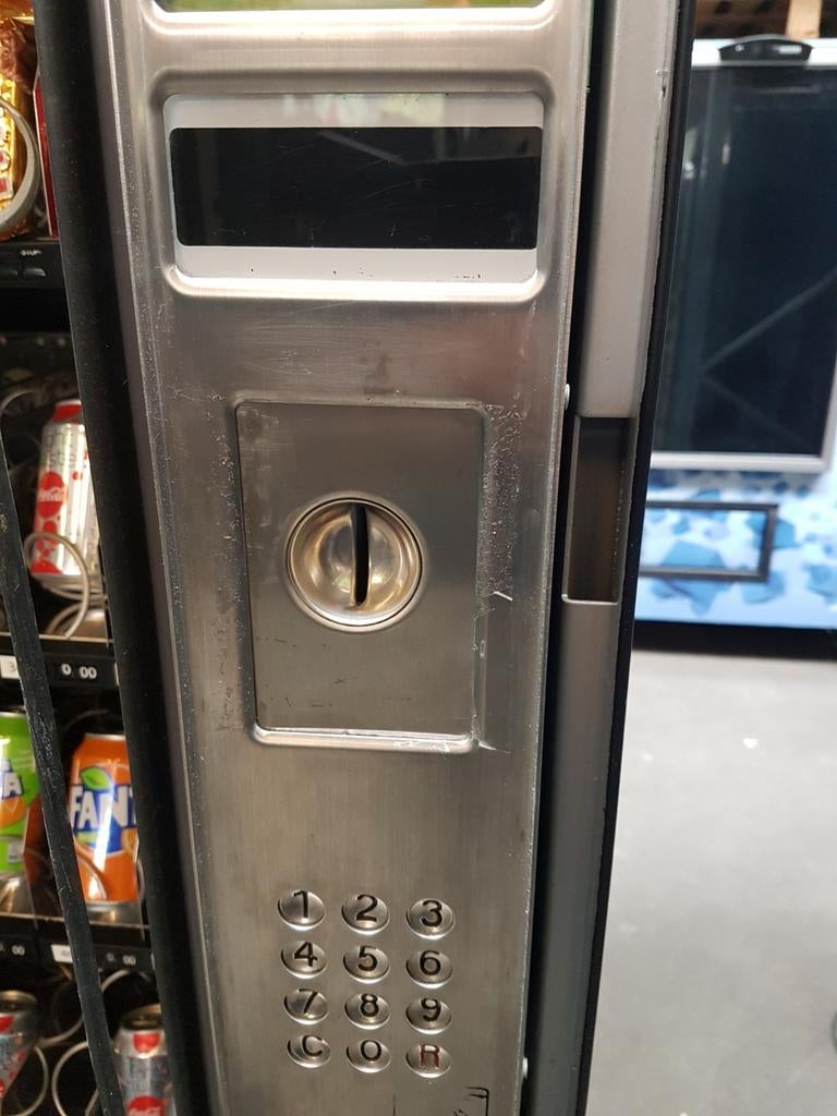 Combi automaat met lift gekoeld, Ophalen, Gebruikt