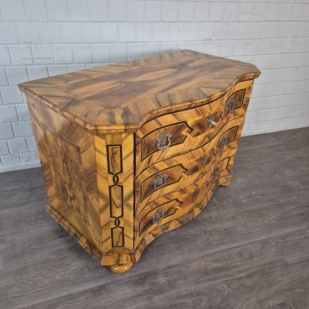 26005 Barokcommode Commode Barok 1780 Noten, Antiek en Kunst, Antiek | Meubels | Kasten, Ophalen of Verzenden