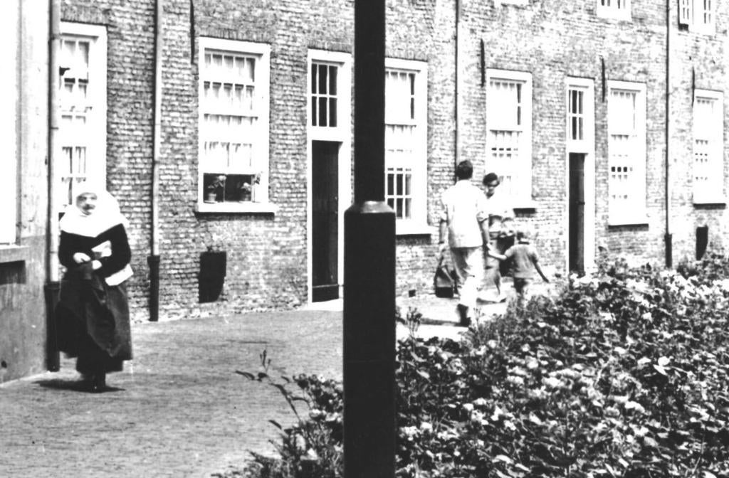 965574 Breda Het Begijnhof 1969 Gelopen met postzegel, Ophalen of Verzenden, 1960 tot 1980, Gelopen, Noord-Brabant