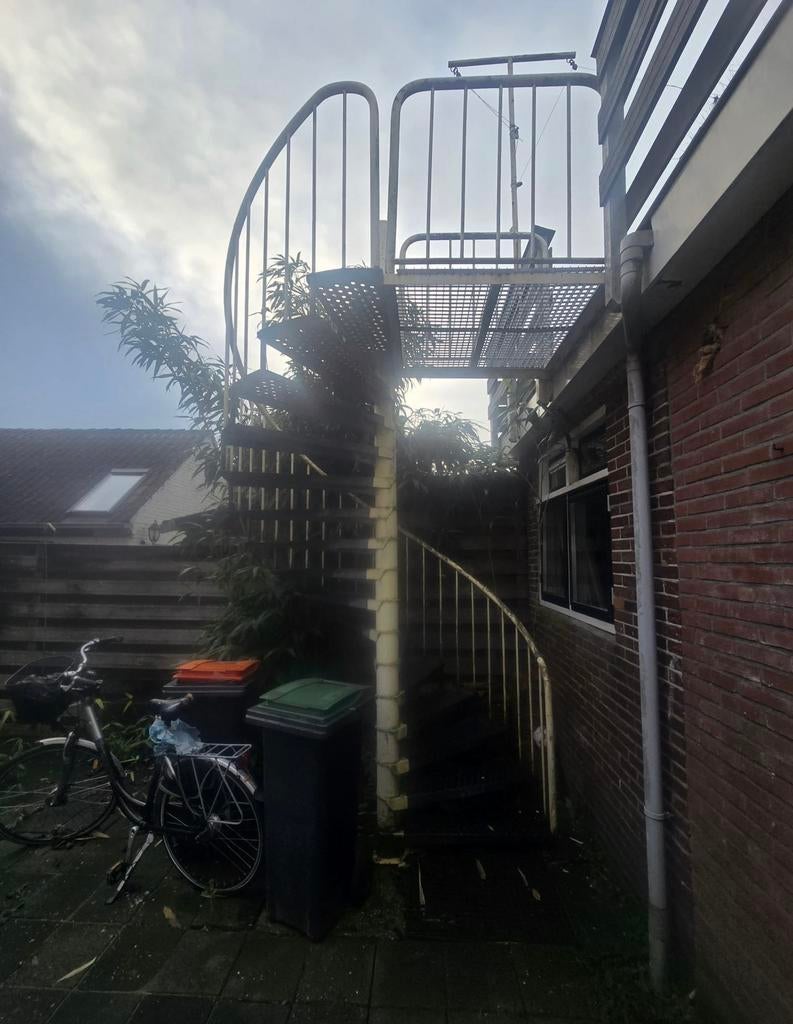 Wenteltrap staal., Tuin en Terras, Ophalen of Verzenden, Zo goed als nieuw, IJzer, Sierhekwerk