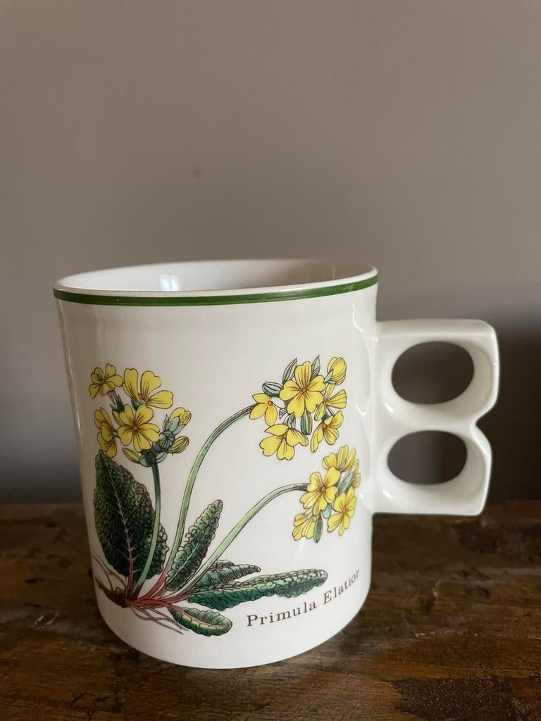 1 wedgwood Florabunda mok met dubbel oor, Huis en Inrichting, Keuken | Servies, Ophalen of Verzenden, Zo goed als nieuw, Wedgwood