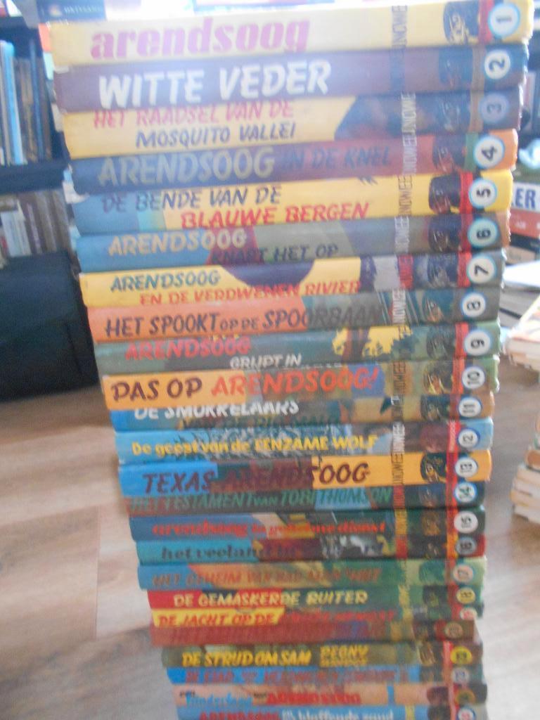 P Nowee Arendsoog deel 1 t/m 19, 21 t/m 27, Boeken, Ophalen of Verzenden, Zo goed als nieuw