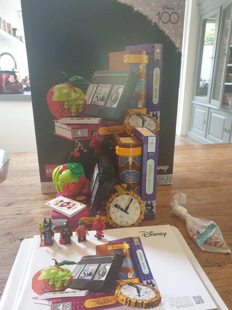 lego disney 43227 symbolen van beroemde schurken (gebouwd), Kinderen en Baby's, Speelgoed | Duplo en Lego, Zo goed als nieuw, Lego