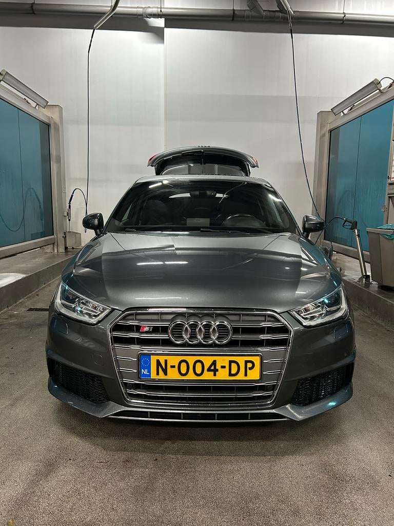 Audi A1 1.8 TFSI Sportback 192PK S-Tronic 7  2015 Grijs, A1, Zwart, 1200 kg, 1180 kg