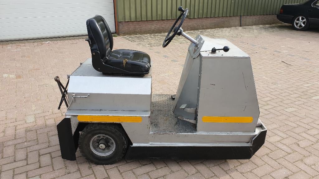 zeer degelijke spijkstaal elektrotrekker transportkar, Zakelijke goederen, Machines en Bouw | Heftrucks en Intern transport, Overige typen