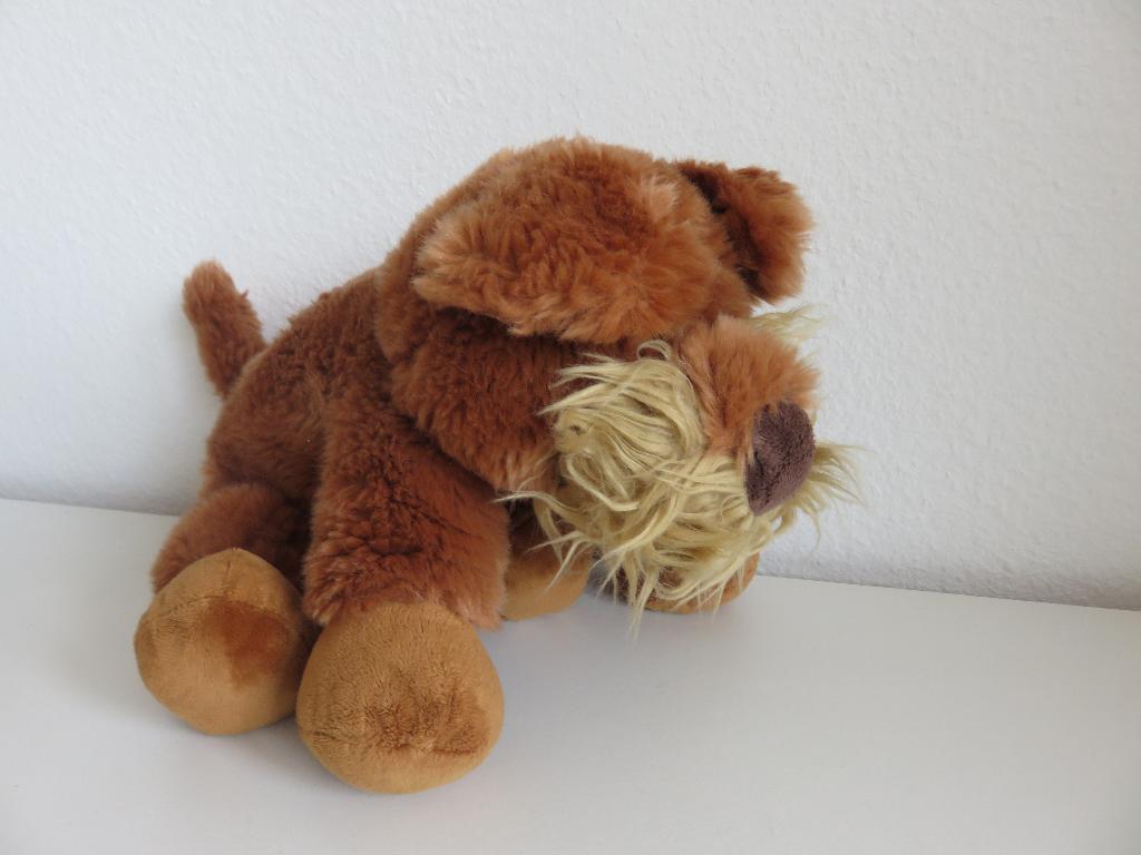 Knuffel bruine hond schnauzer met snor, Kinderen en Baby's, Speelgoed | Knuffels en Pluche, Ophalen of Verzenden, Zo goed als nieuw