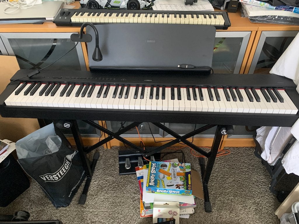 Yamaha Digitaal Piano P-225 met standaard en accessoires, Ophalen, Zwart, Digitaal, Zo goed als nieuw