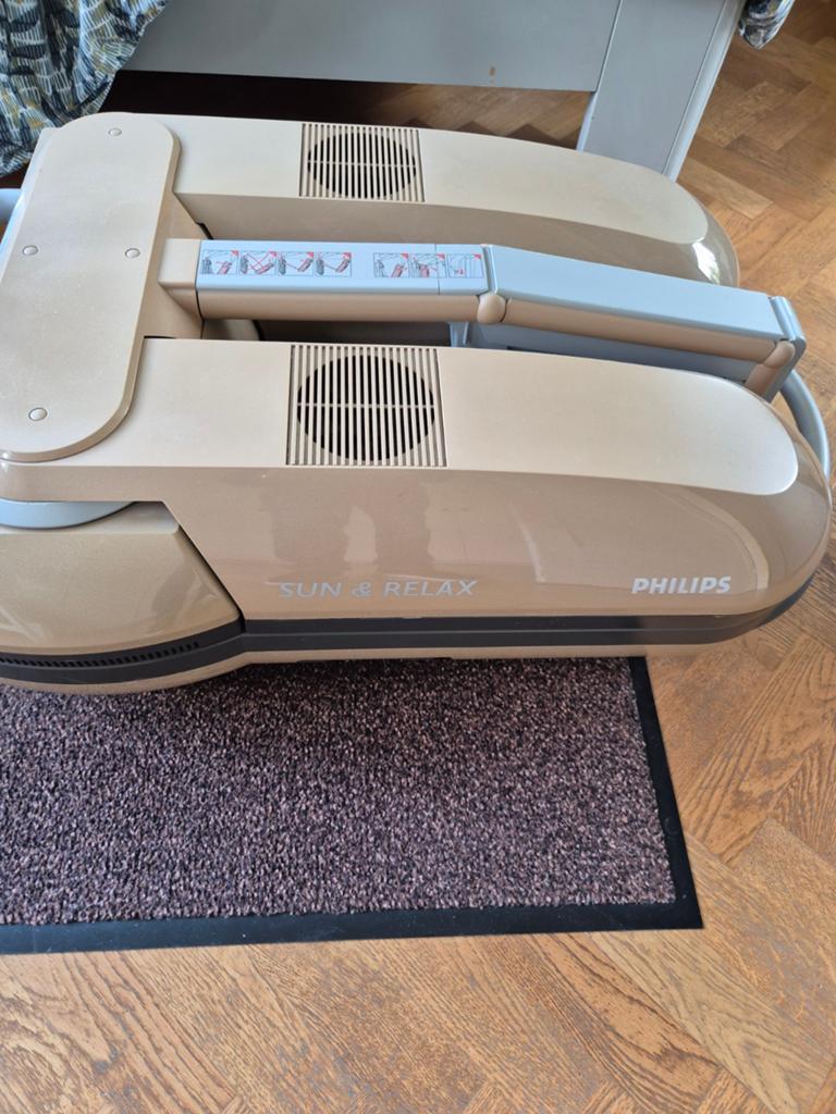HB 977 sun en relax Philips, Ophalen, Zo goed als nieuw, Zonnebank enkelzijdig, Minder dan 10 lampen
