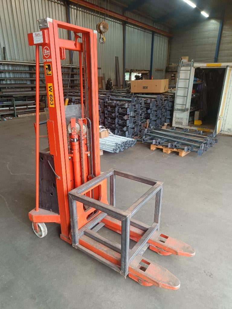 Pallet Heffer stapelaar Montage Lift BT SV 1000, Ophalen, Zo goed als nieuw, Elektrisch