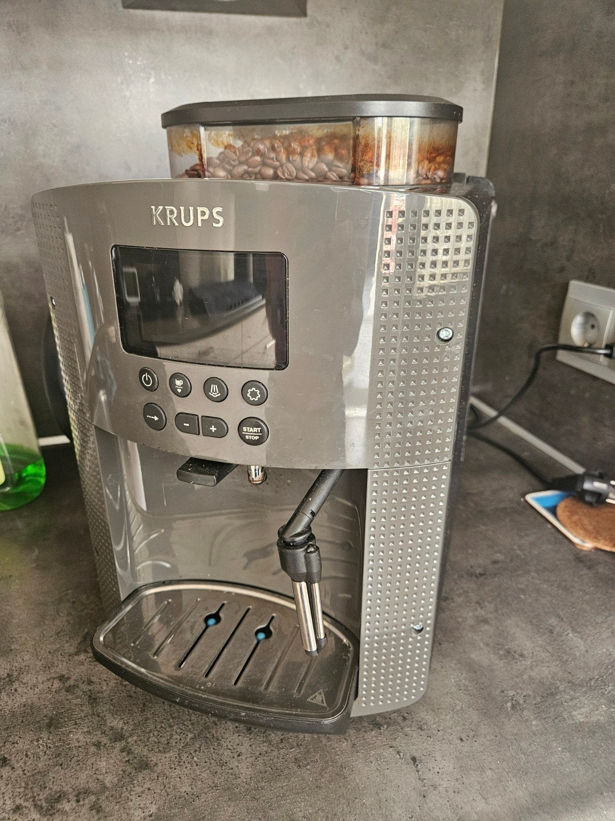 Met defect: Krups EA815B Volautomatische Espressomachine, Witgoed en Apparatuur, Koffiezetapparaten, Gebruikt, Espresso apparaat