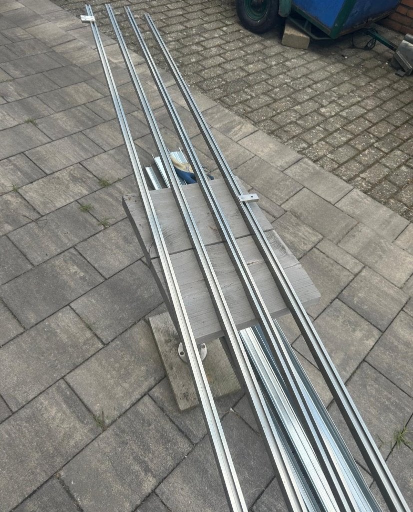 4x Zilverkleurige gordijnrail, Huis en Inrichting, Ophalen, Gebruikt, Metaal, 253 cm