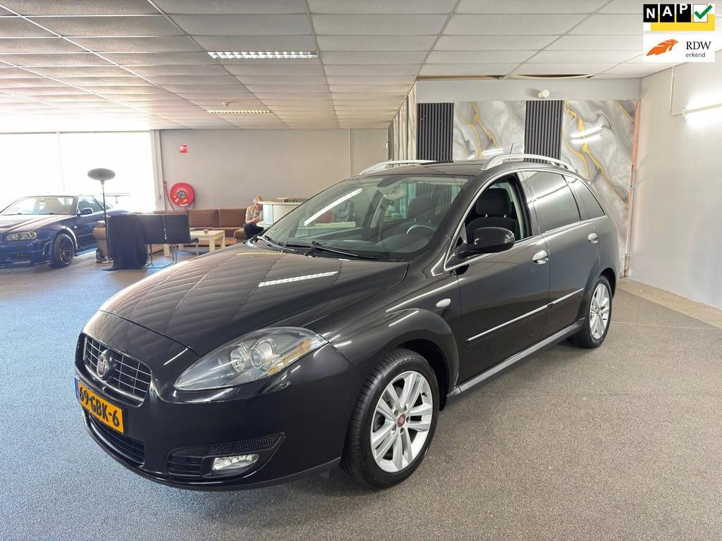 Fiat Croma 2.2 16 PremiumAutomaat,Cruise,Clima,Parksensor,Xe, Gebruikt, Zwart, 4 cilinders, 700 kg