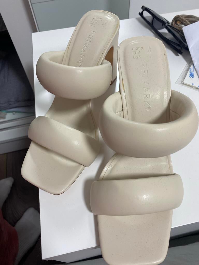 Primark Crèmekleurige Muiltjes met Blokhak Maat 38, Ophalen, Nieuw, Beige, Sandalen of Muiltjes