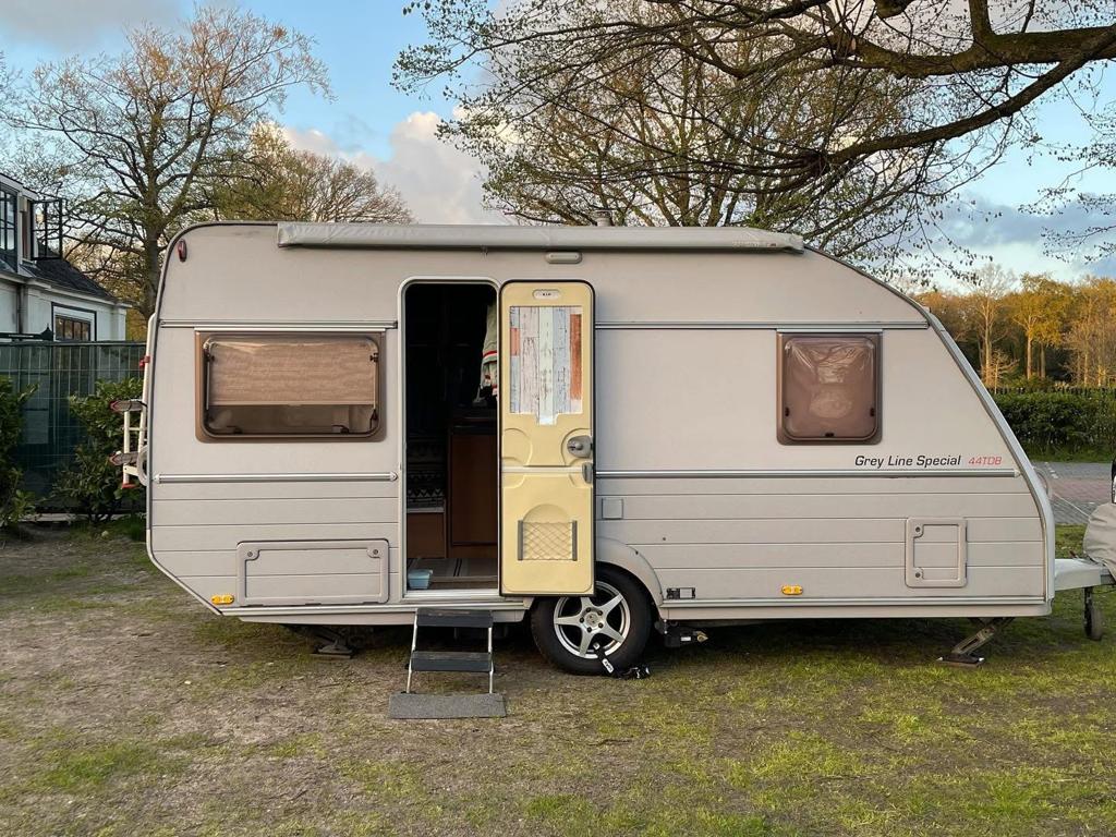 Kip GreyLine Special 44TDB, zeer compleet, mover + voortent, Standaardzit, Omvormbare zithoek, Kip, Particulier