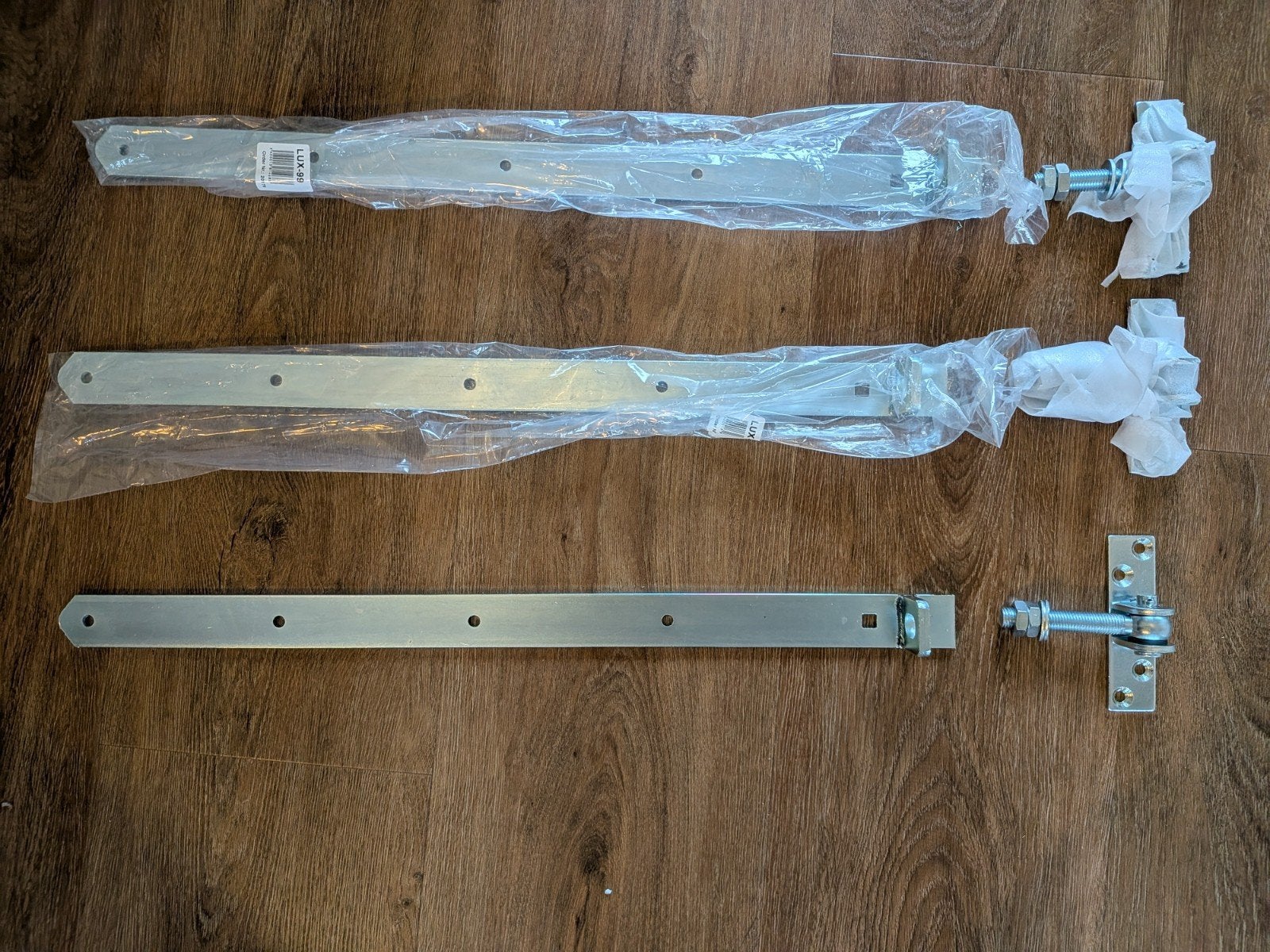 3x poort scharnieren verstelbaar duimheng 67cm

verstelbaar, Ophalen, IJzer