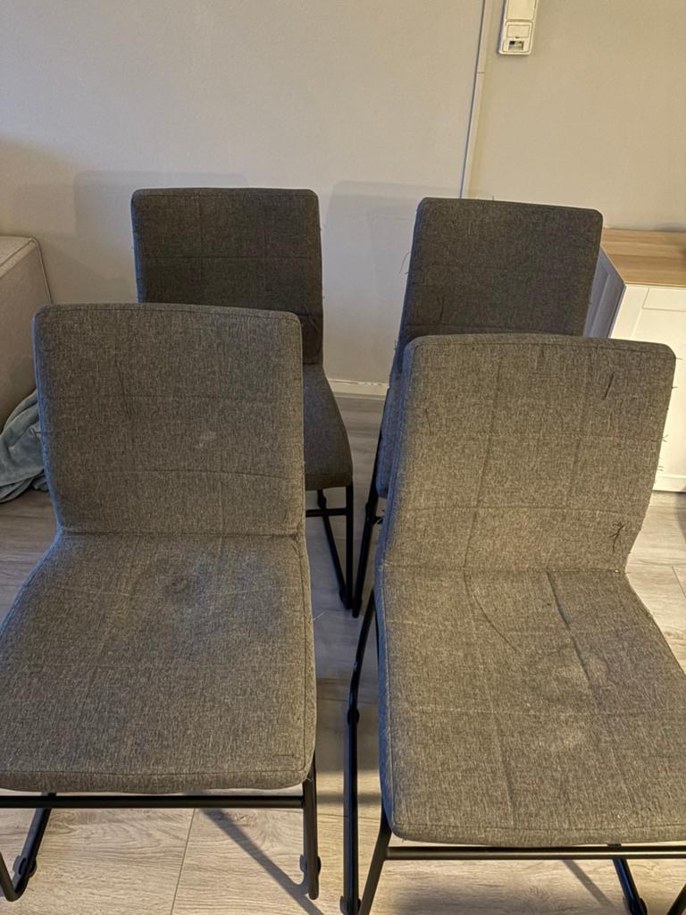 GRATIS: eetkamerstoelen om op te knappen, Ophalen, Gebruikt, Vier, Stof