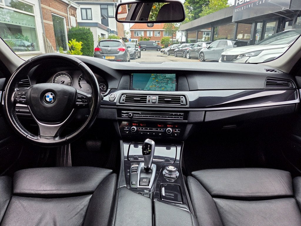 BMW 5 Serie Touring 528i AUT8 HIGH EXECUTIVE SPORTLEDER NAVI, Auto's, BMW, Automaat, Euro 5, Gebruikt, Zwart