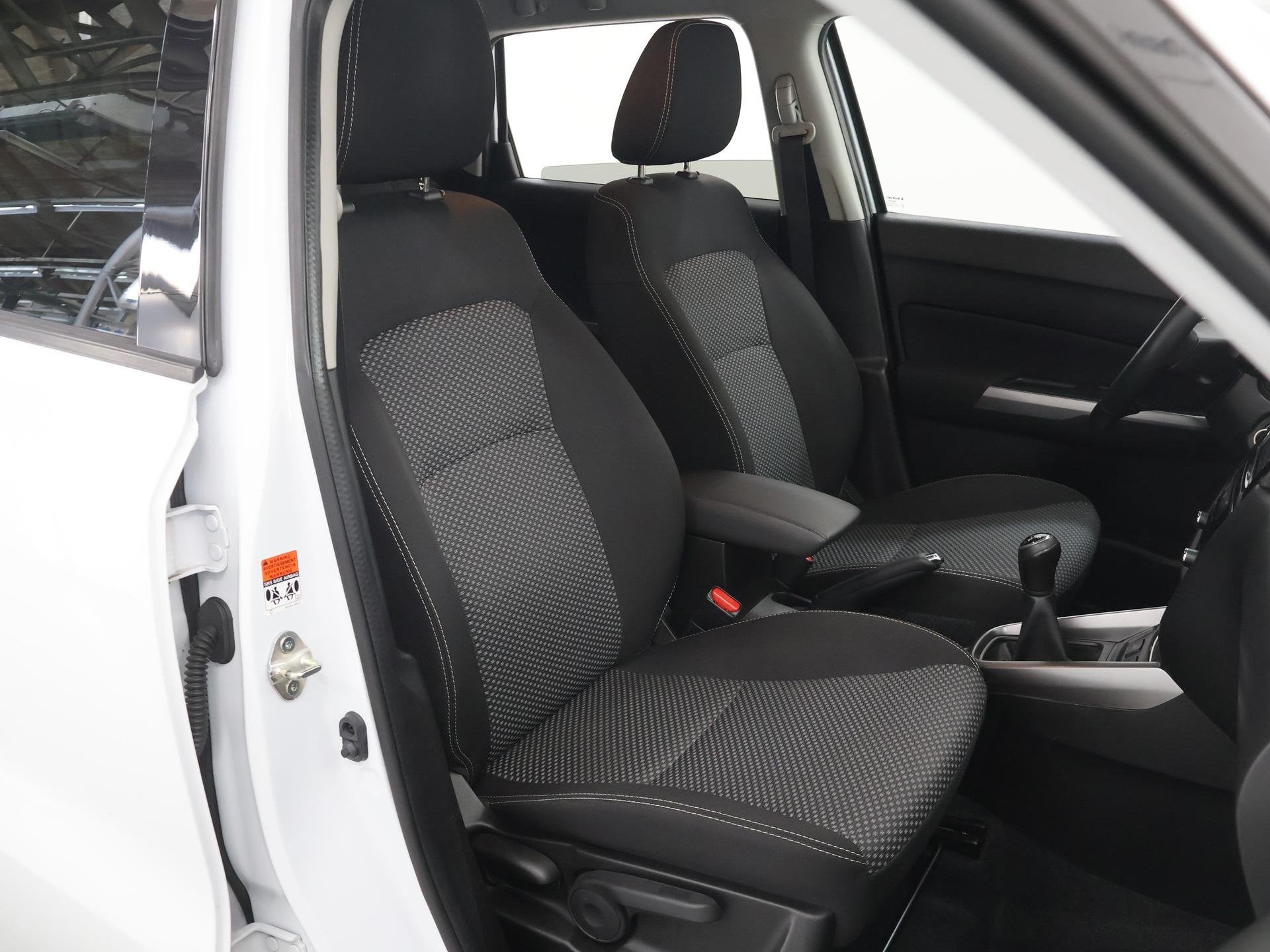 Foto 10 van Suzuki Vitara 1.0 Boosterjet Comfort | Navigatie | Parkeerca