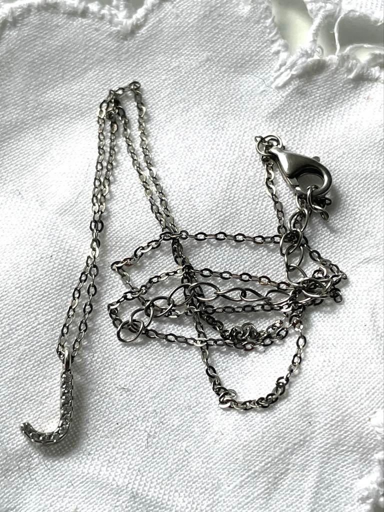 Zilveren ketting met letter 'J' hanger, Ophalen of Verzenden, Zo goed als nieuw, Zilver, Overige merken