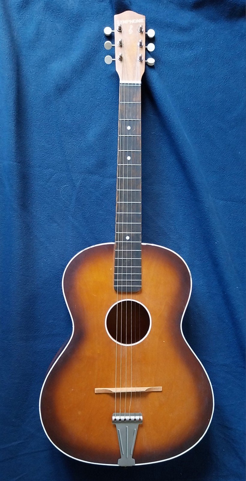 Symphonie (Eghmond)-Origineel en in prima staat !, Muziek en Instrumenten, Ophalen, Gebruikt, Western- of Steelstringgitaar, Met koffer