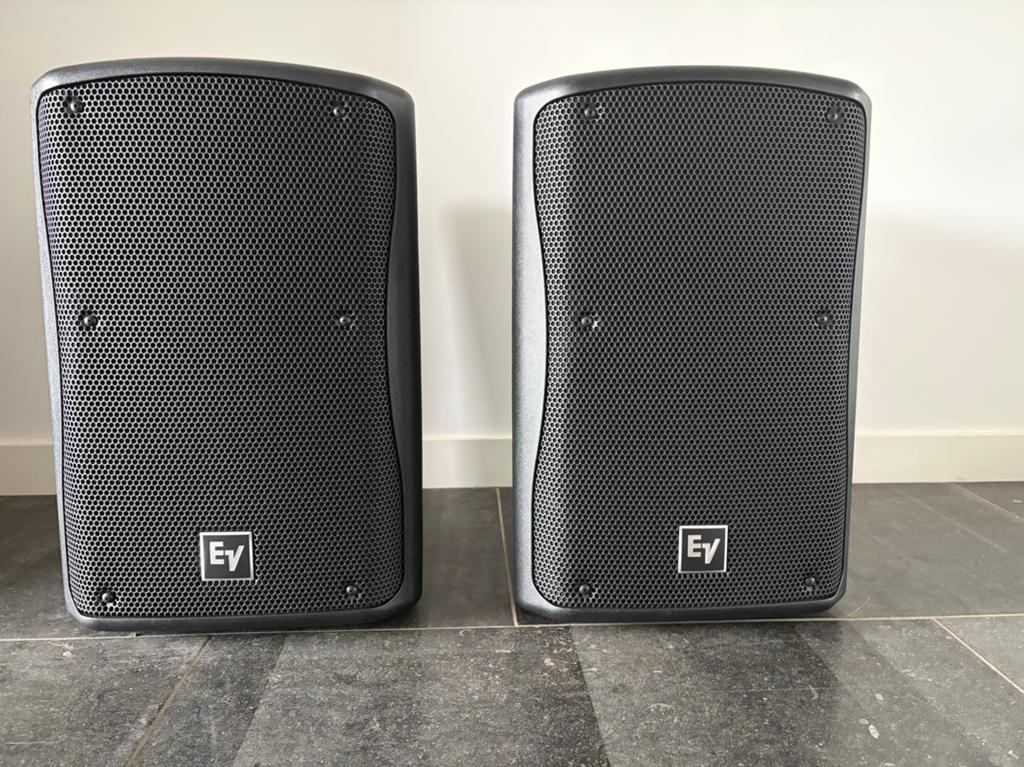 Electro Voice EV ZX3-90 + hoezen als nieuw, Ophalen, Zo goed als nieuw, 500 tot 1000 watt