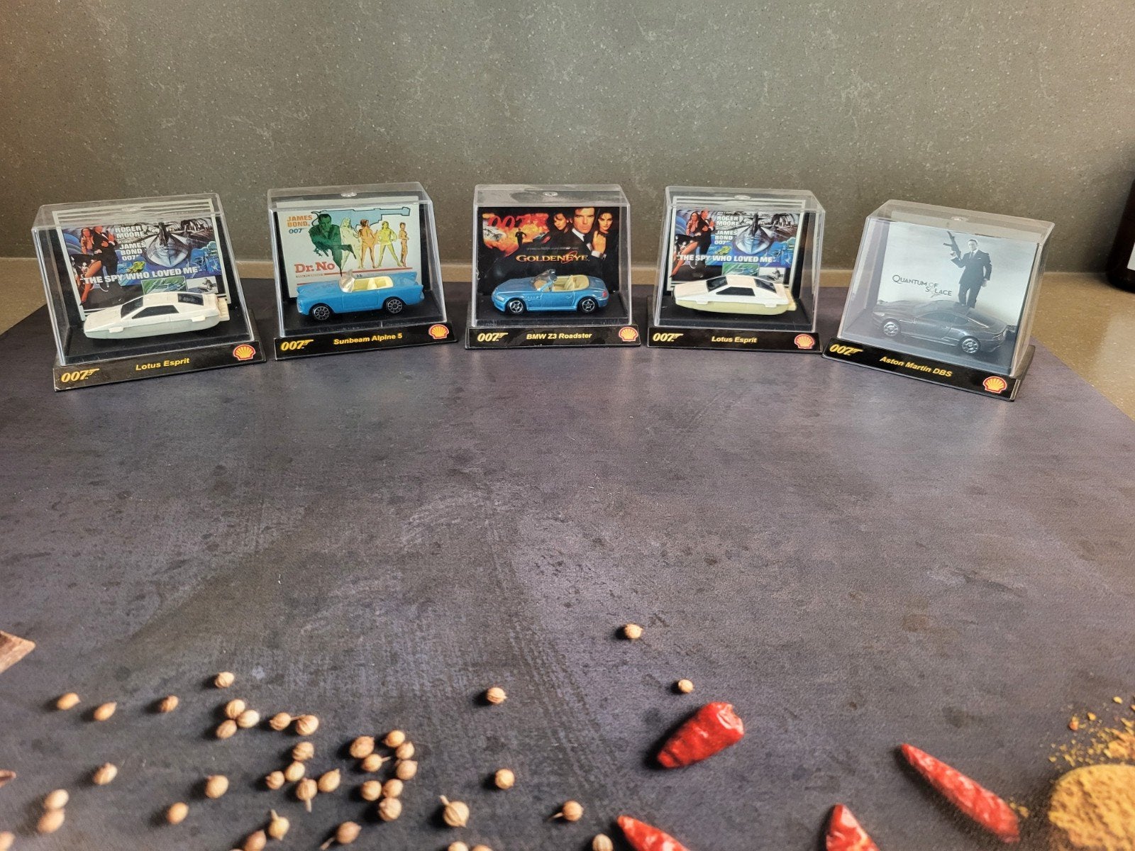 James Bond 007 Shell Collectie - 4 Miniatuur Auto's, Ophalen of Verzenden, Gebruikt