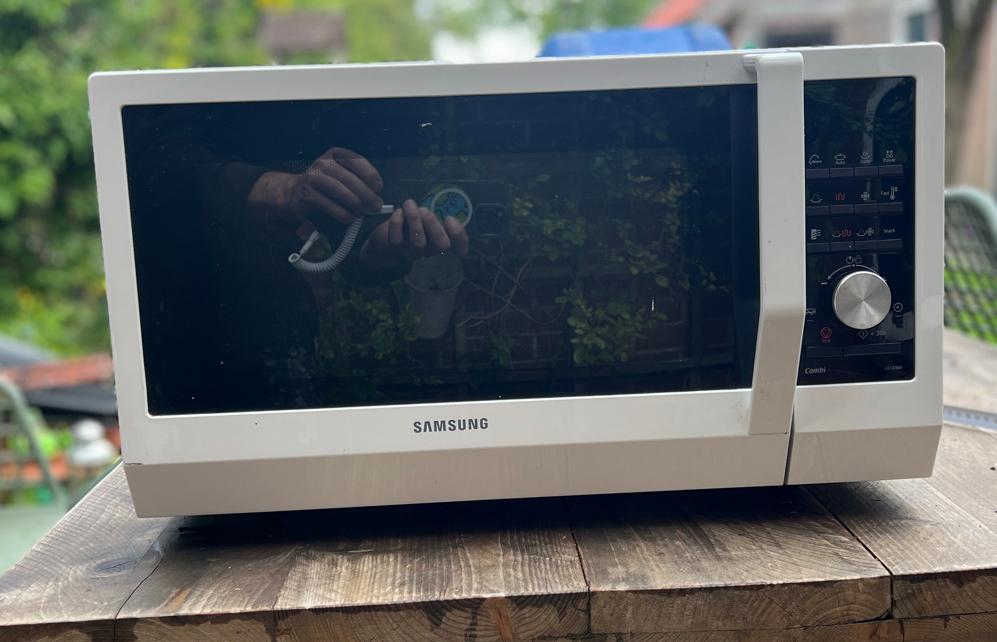 Samsung combimagnetron CE137NM - 56cm breed, Witgoed en Apparatuur, Magnetrons, Combimagnetron, Gebruikt, Grill, Ophalen of Verzenden