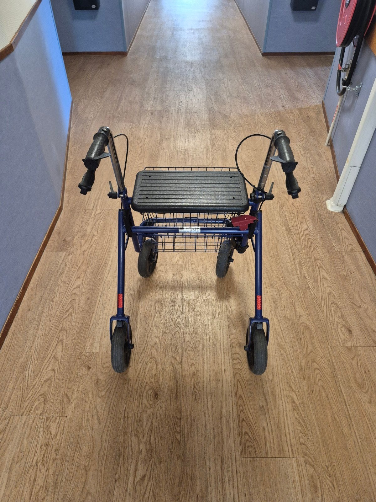 Thuasne Quatro rollator vrijwel niet gebruikt, Diversen, Ophalen, Opvouwbaar, Zo goed als nieuw